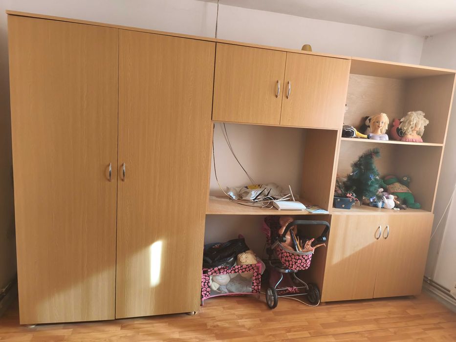 Vând mobila de camera detalii in privat