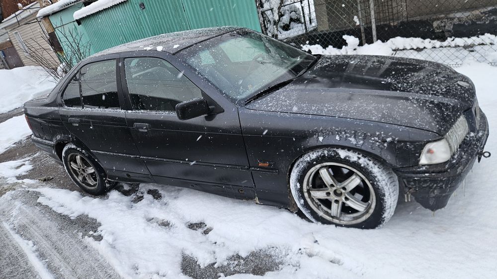 Продам БМВ е36 седан СРОЧНО!