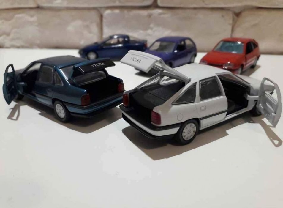 1:43 Opel умалени модели за колекция