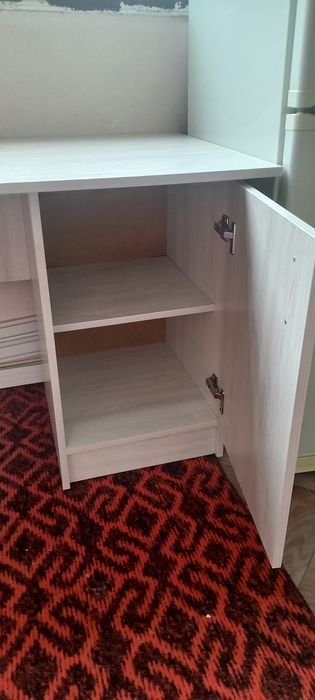 Дарс киладиган стол