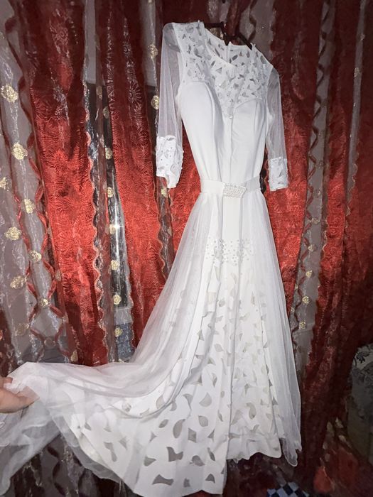 Продам платье белое женское