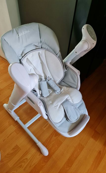 Vând scaun de masa cu leagan electric 2 in 1