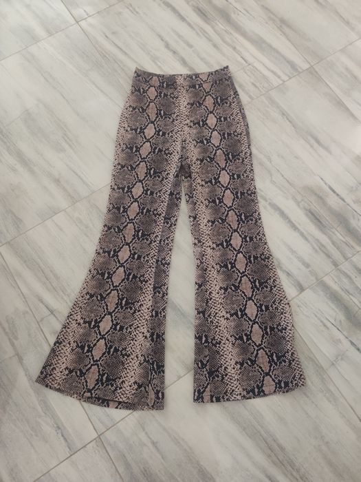Змийски принт панталон ZARA