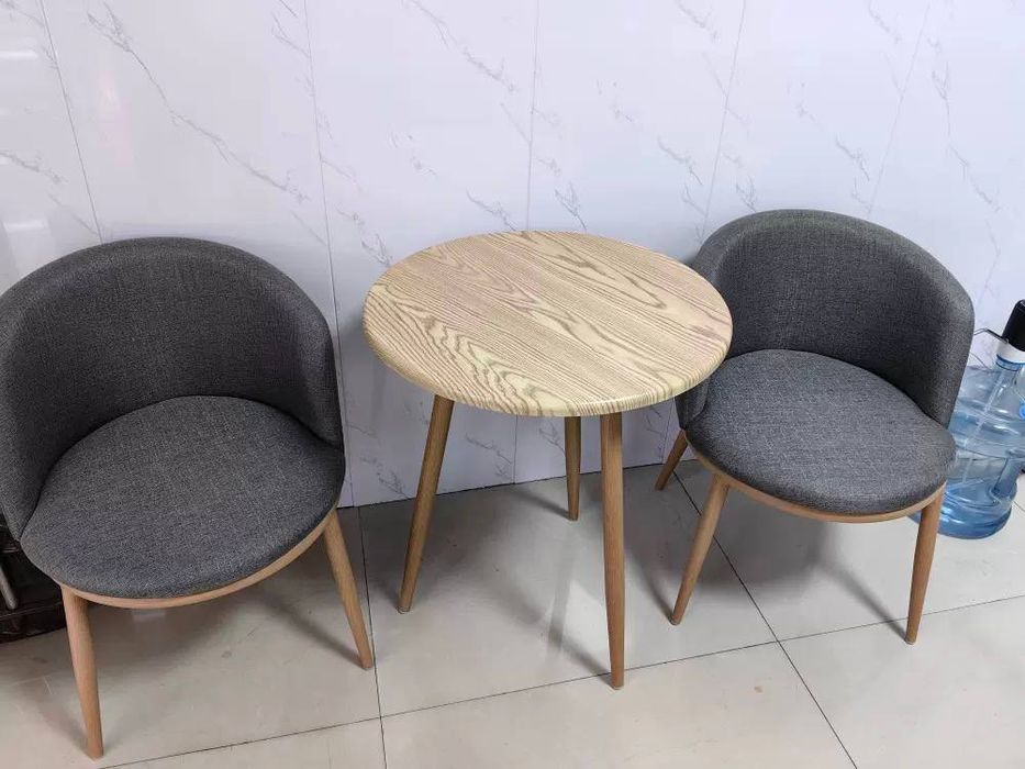 Комплект журнальный столик и два кресла