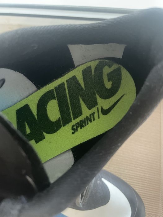 Продам спортивные «шиповки» новые