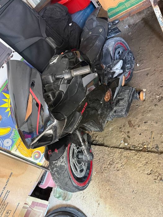 детский электромотоцикл Ducati V5 ч идеальное состояние ёрного цвета