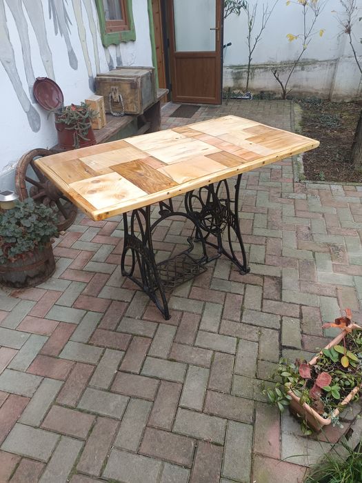 Masa sau birou blat artizanal și mașină de cusut