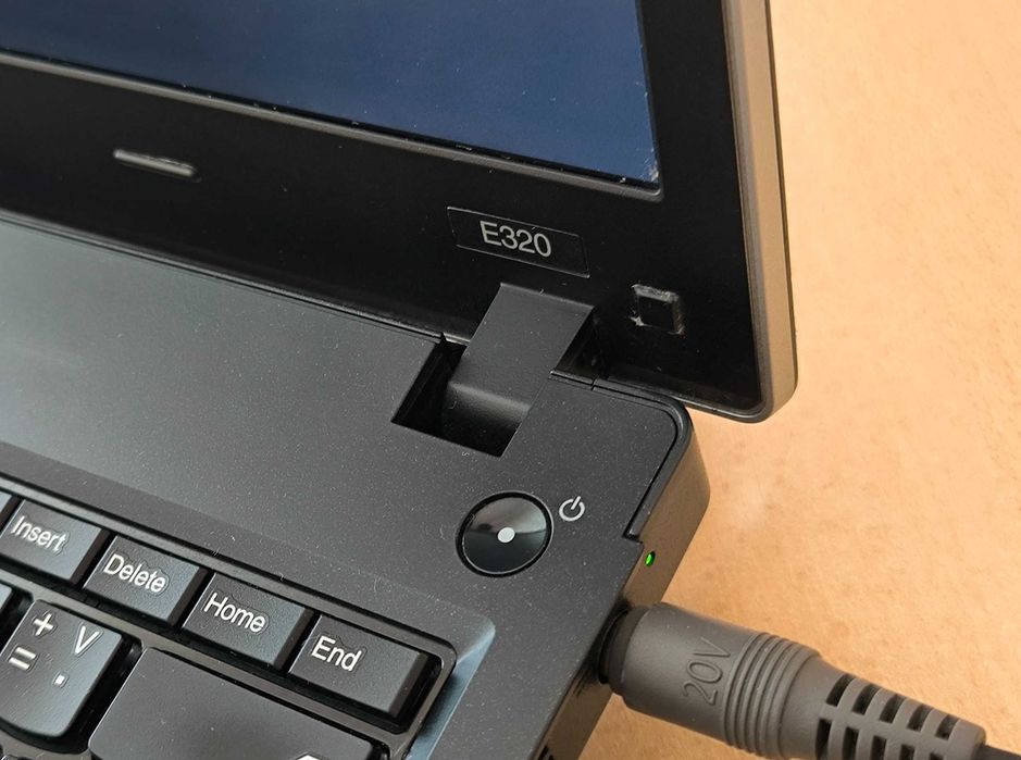 Продавам Lenovo ThinkPad Edge E320 работещ
