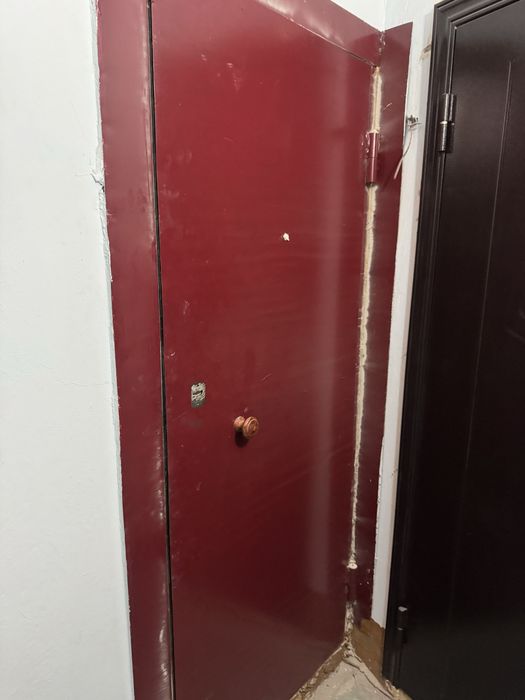 Продам входную дверь ! Срочно