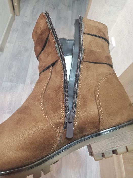 Сапожки. Кроссовки