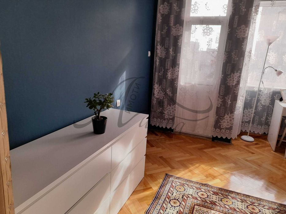 Дава се под наем Двустаен апартамент в Шумен, Център - 60 кв.м за 306 € - Снимка #2