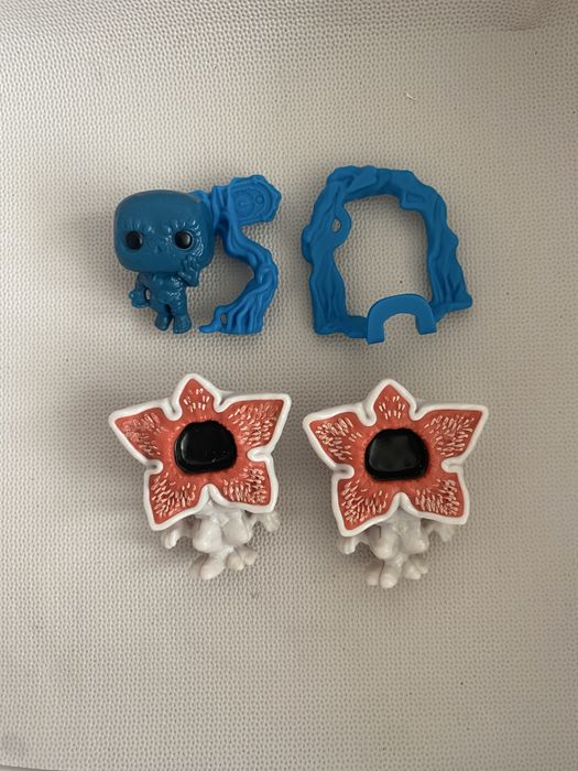 Фигурки kinderjoy “очень странные дела”