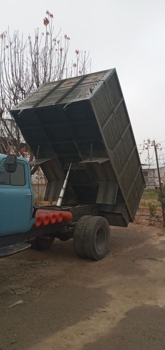 Газ 53 сотилад ишлаб турган мошина