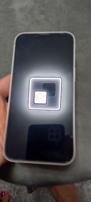 Телефон Iphone 13 бял