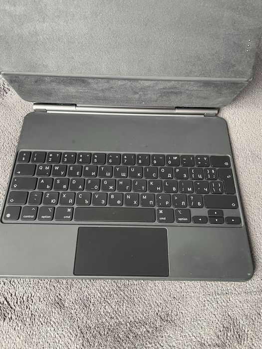 Magic Keyboard за Ipad 13”