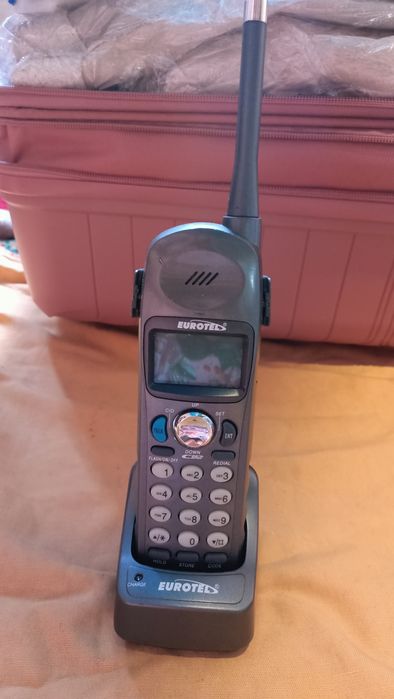 Продается домашний телефон.