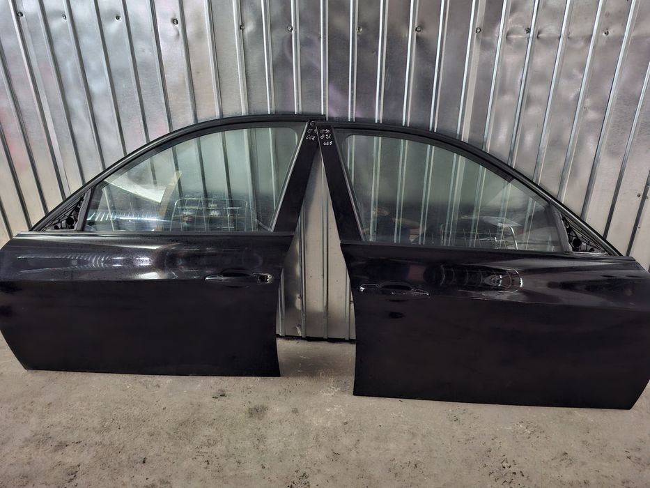 Usa fata BMW E90 E91 culoare 668 Schwarz 2 in stare foarte buna