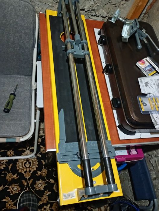 Vând mașină de tăiat faianță și gresie