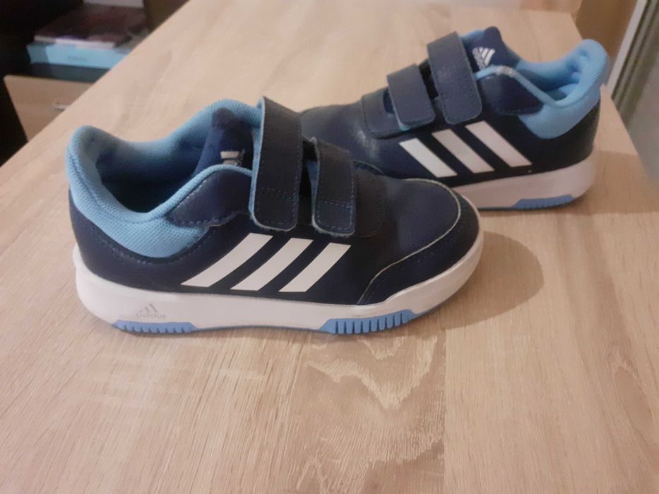 Маратонки ADIDAS номер 30.5