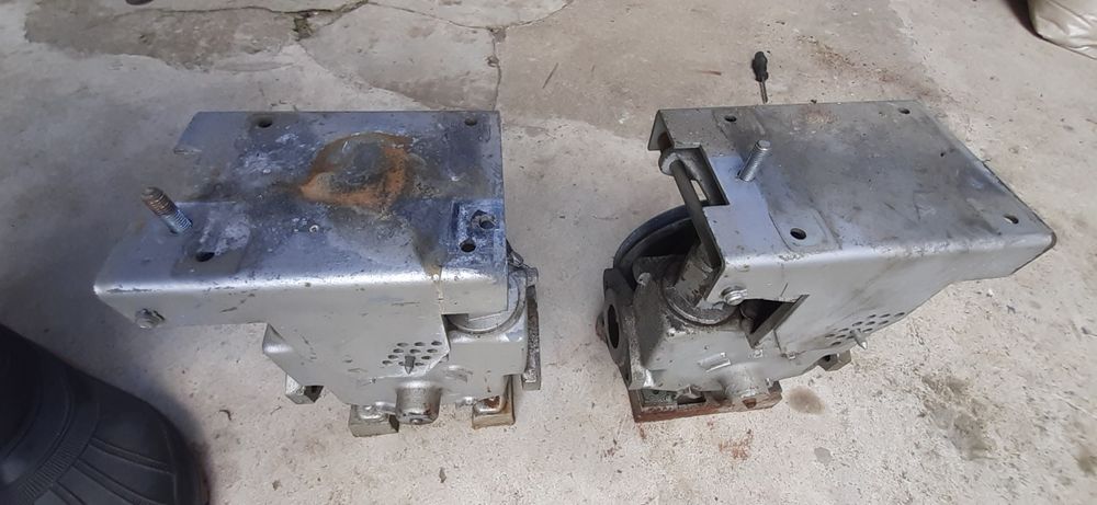 ,Помпи за горива и вода.