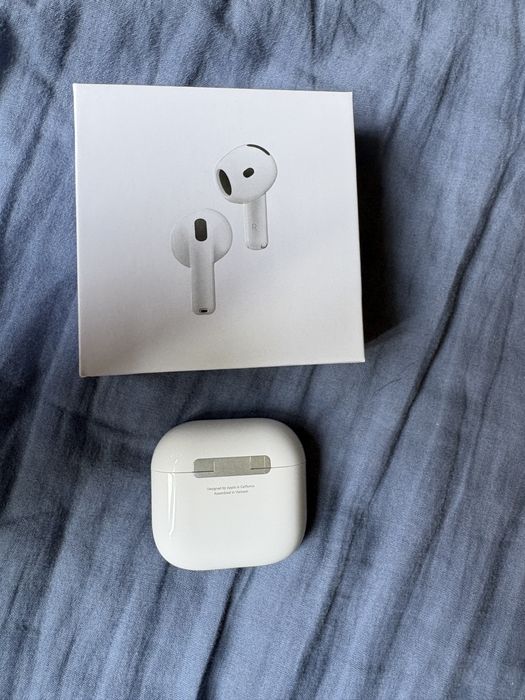 Apple AirPods 4 ANC