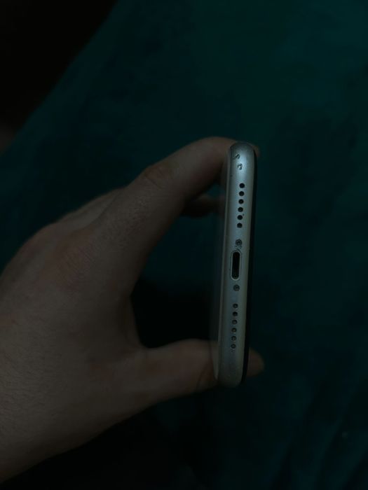 Vand iphone 11, nu este pentru pretentiosi