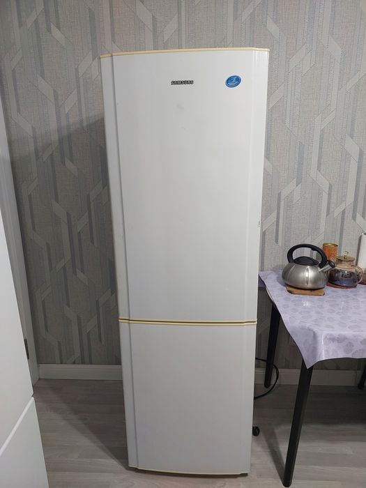 Срочно продам холодильник Samsung