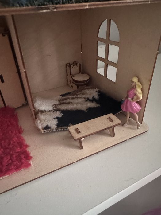 Деревянный домик для кукол