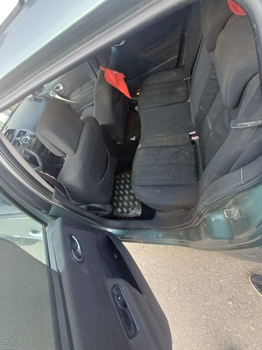 Vând renault megane 2 an 2006 1.9 diesel