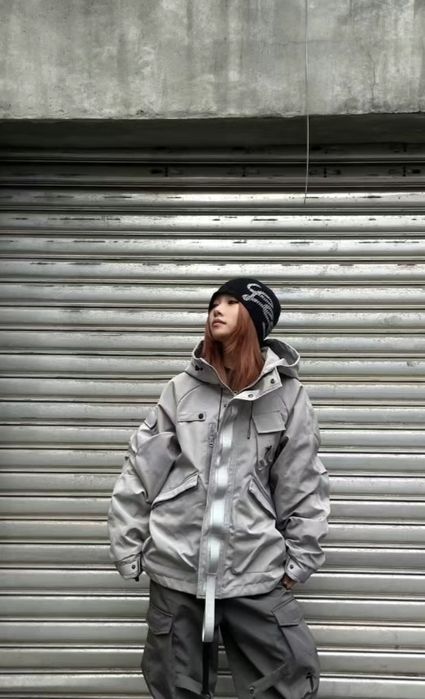 Продам молодёжную ветровку