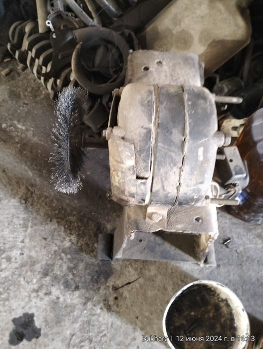 Продаю все из автомастерской запчасти и инструменты