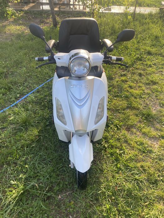 Vand tricilu electric ztech folosit foare putin-necesita inlocuirea ac