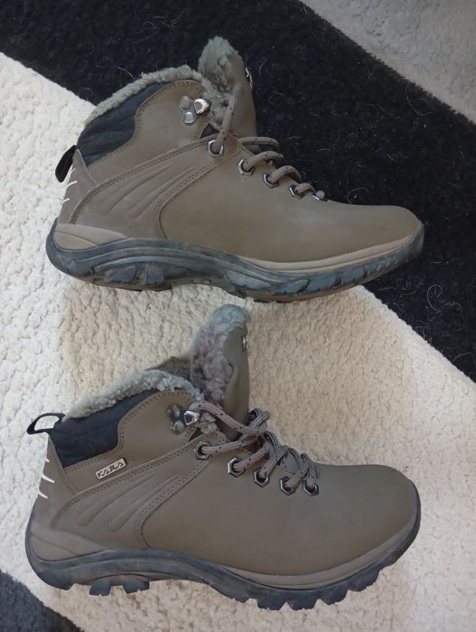 Продам зимние ботинки