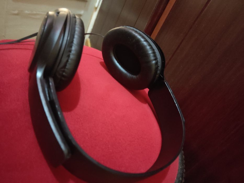 Скидка!Новые накладные наушники,в коробке