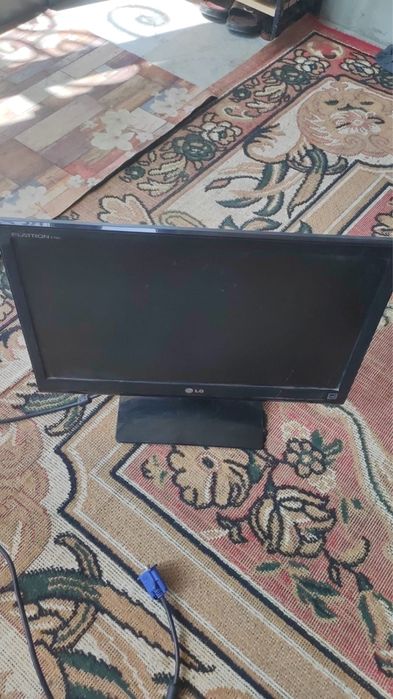 Продам Монитор б/у.