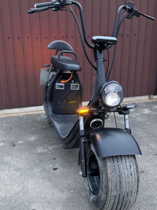 Vând Scuter Electric 2025