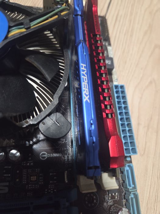 Дъно с intel i5 и 16 gb рам hyperx fury 4 ядрен