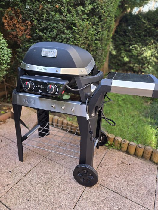 Grătar Weber Electric PULSE 2000 cu masă si Husă