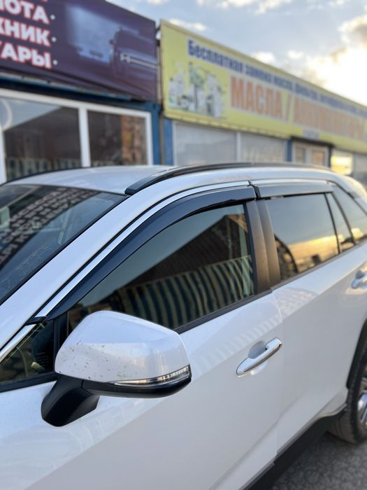 Дефлекторы окон (ветровики) Toyota RAV4 с 2019+