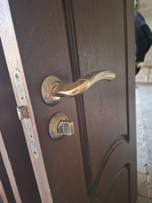 Срочно продам двери