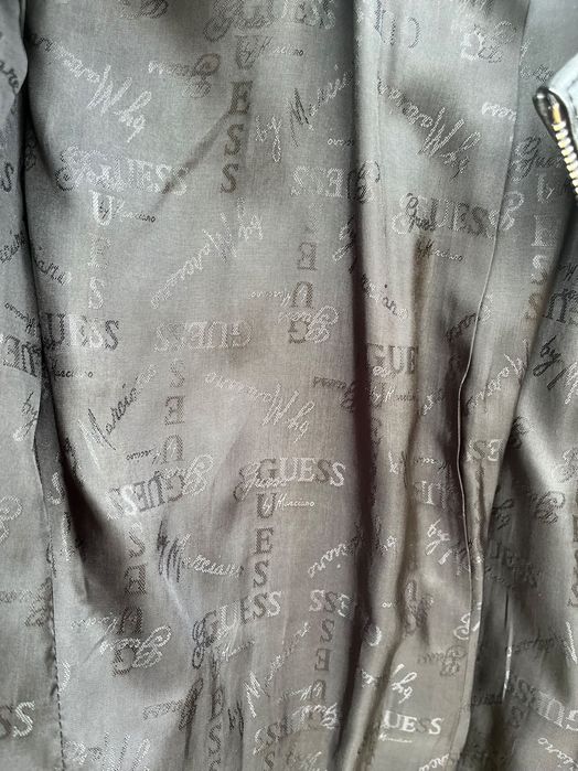 Trench piele, centura in talie, piesa timeless.