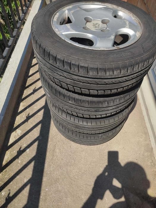 Комплект 4 бр. Лети джанти и летни гуми Goodyear за Пежо 2006 + секретни болтове.