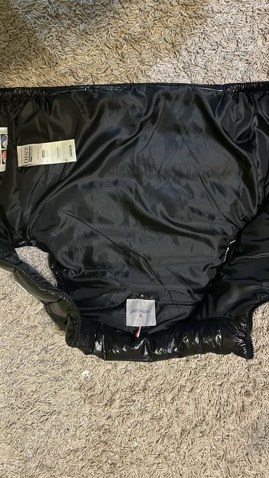 Продам жилетку Moncler