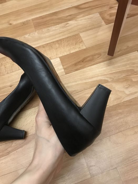 Туфли на среднем каблуке