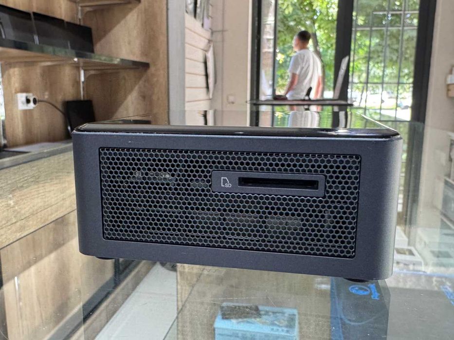 MiNi PC intel NUC10FNK intel Core i3-10110U озу16гб 128 ssd+500