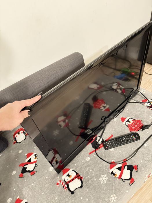 Telebizor diagonala 90 + suport pentru perete