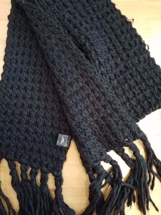 Set fular și căciulă MOA. Nou.