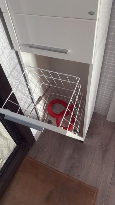 Раковина и шкаф для ванны