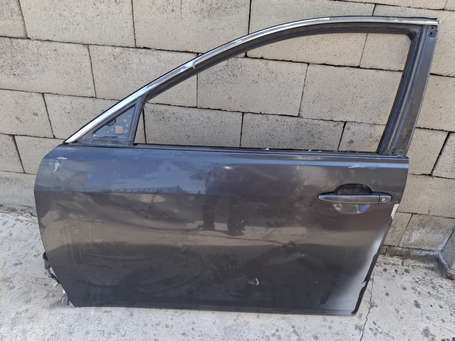 Левый передний дверь на Камри 40-45 в сборе