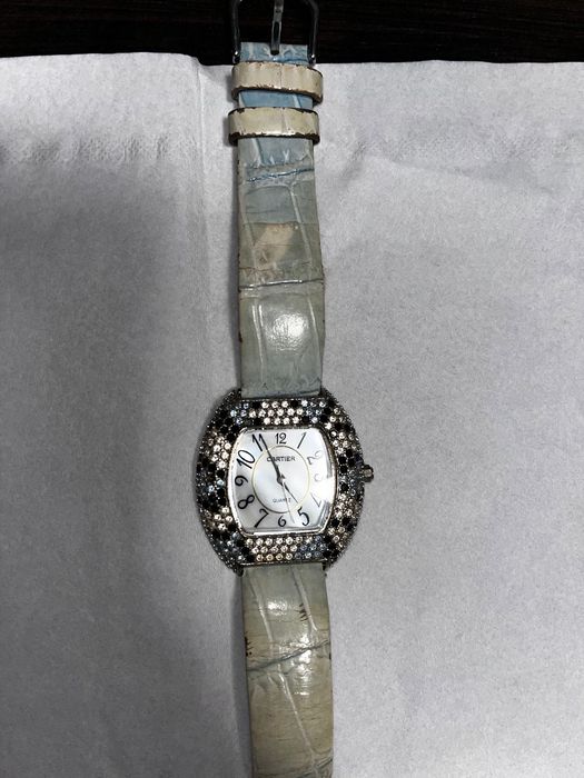 Дамски часовник в стил Cartier – кварцов